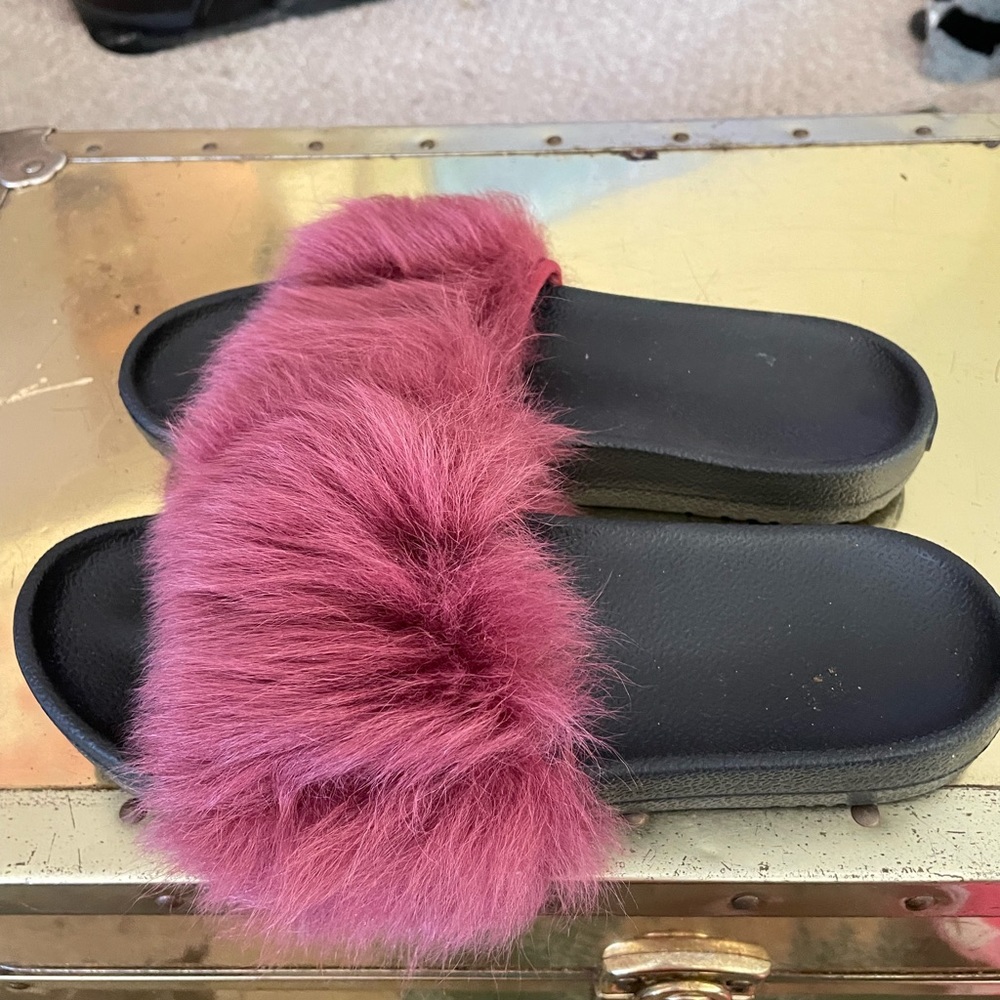 BNWOT Burgundy Fur UGG slides
